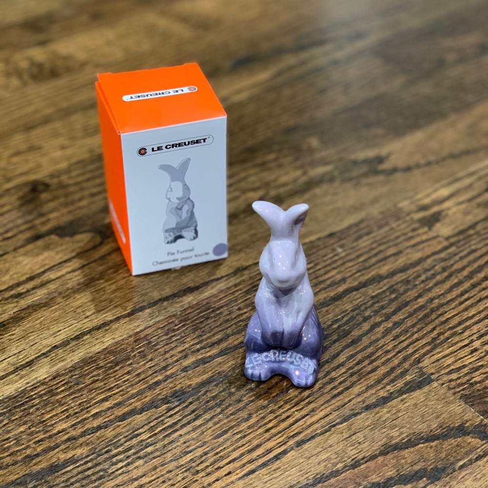 New Le Creuset Stoneware Pie Bunny Funnel Blue Bell Purple 9.5cm